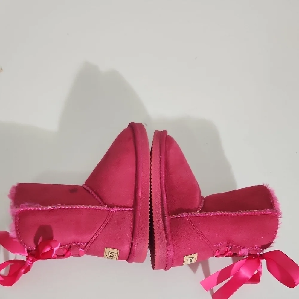 Lamo Apres Boots Size 10 Toddlers Pink Suede Ankle  Fuzzy Spot On Upper See Pic